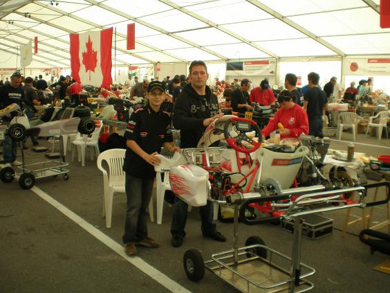 Jos en Jorrit bouwen de Trulli op 